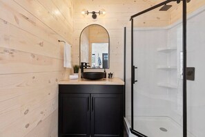 Hair dryer, towels - New! Tiny House Couples Retreat, Outdoor Shower (Ironton)