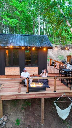 Outdoor dining - New! Tiny House Couples Retreat, Outdoor Shower (Ironton)