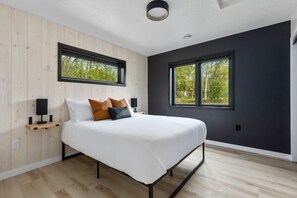 2 室のベッドルーム、アイロン / アイロン台、WiFi (無料)、ベッドシーツ