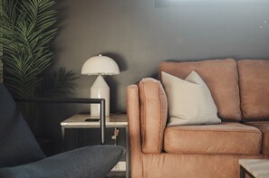 Una Smart TV, una chimenea