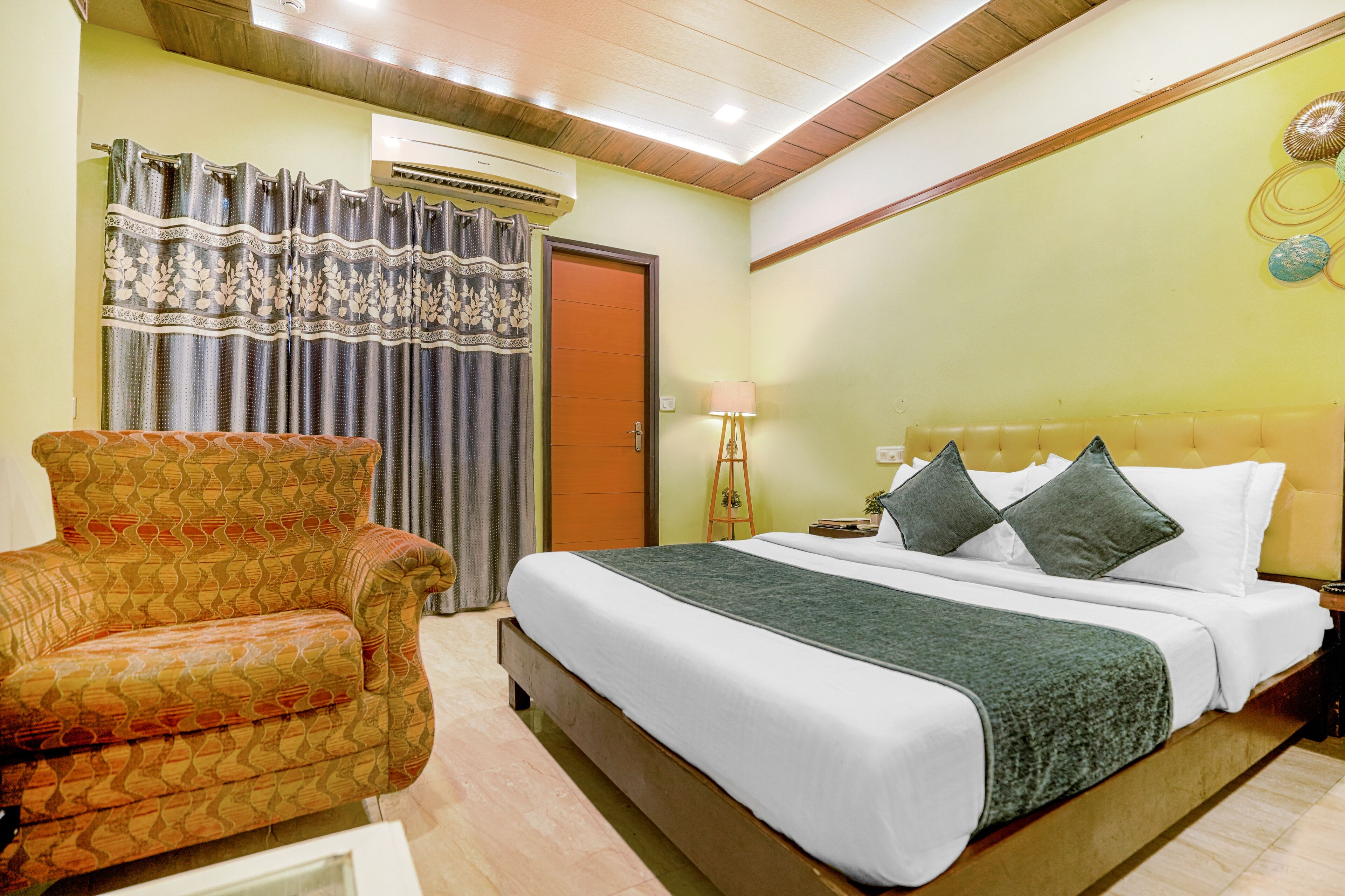 Soundproofing, free WiFi