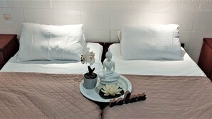 Basic Studio, 1 Double Bed | WiFi (free), bed sheets