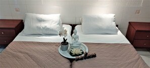 Studio cơ bản, 1 giường đôi | Truy cập Internet không dây miễn phí, bộ trải giường