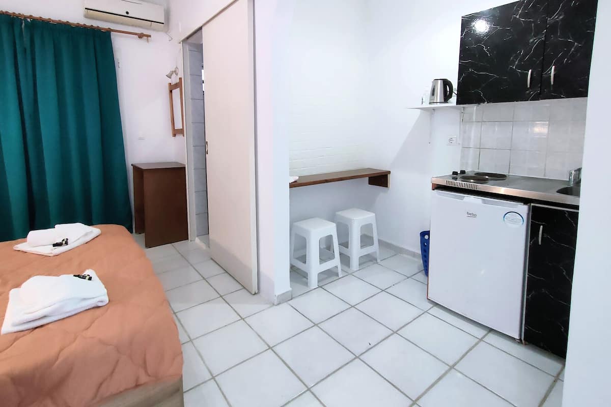 Classic Studio | Free WiFi, bed sheets