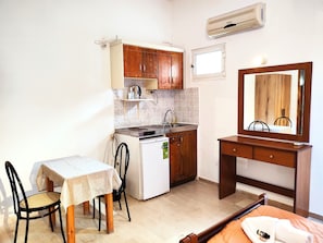Basic Studio | Free WiFi, bed sheets