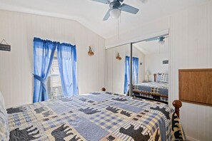 1 bedroom, desk, iron/ironing board, WiFi