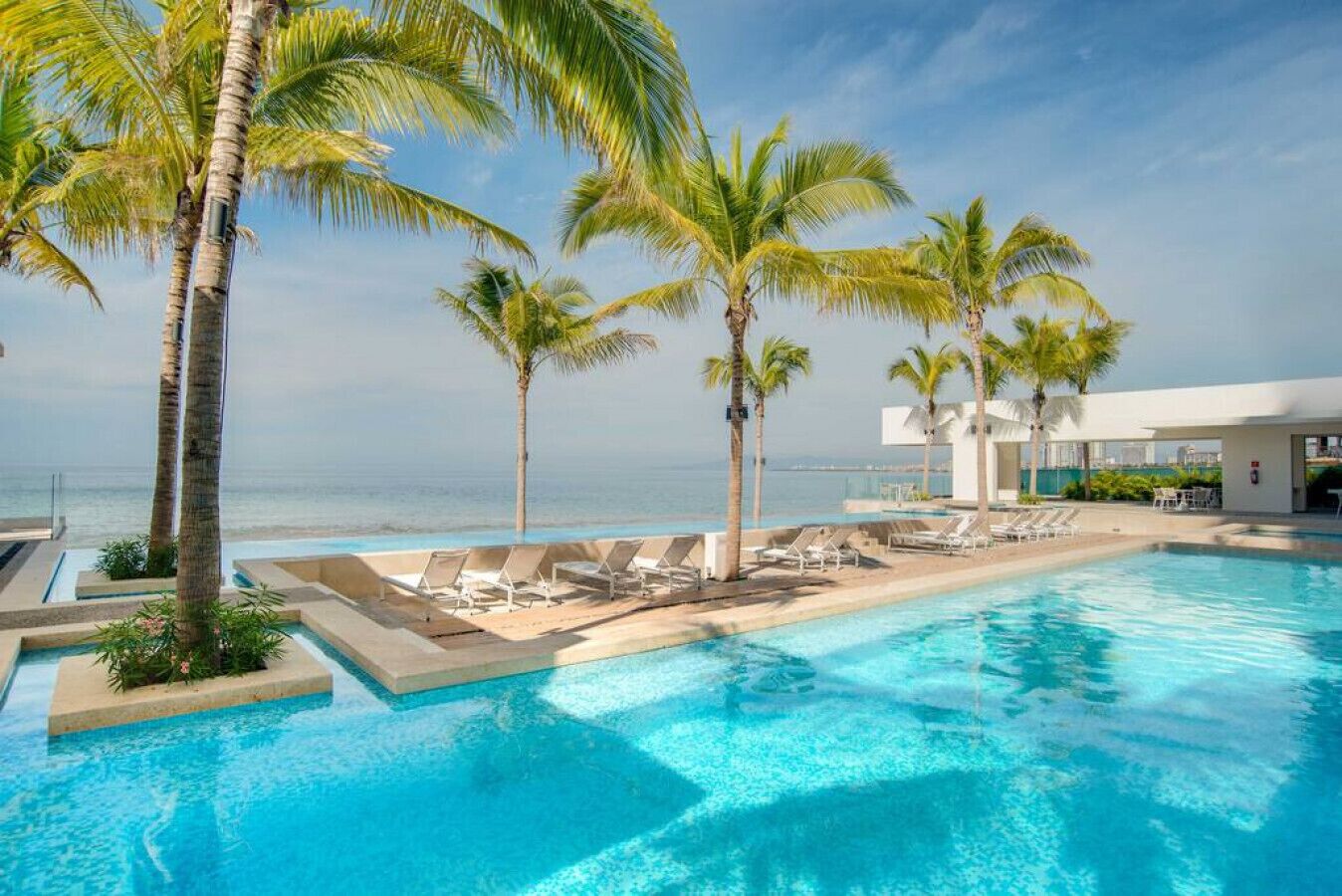 Great Beach front luxury home heated pools & gym
