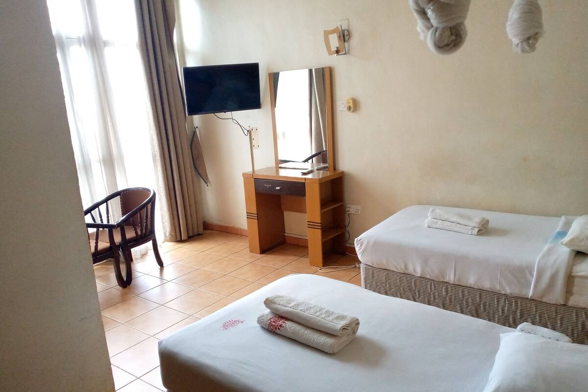Business Double or Twin Room | Desk, laptop workspace, WiFi (free), individually furnished