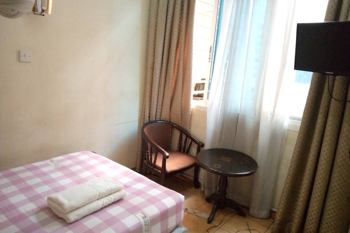 Business Single Room | Desk, laptop workspace, WiFi (free), individually furnished