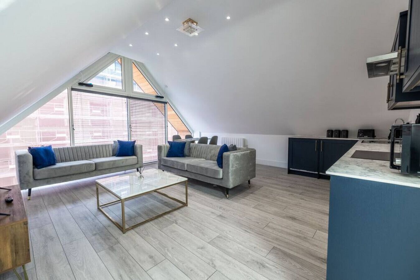 Flat#9, 1 Portesbery Camberley · Pent House | Town Centre | Stunning and Spacious