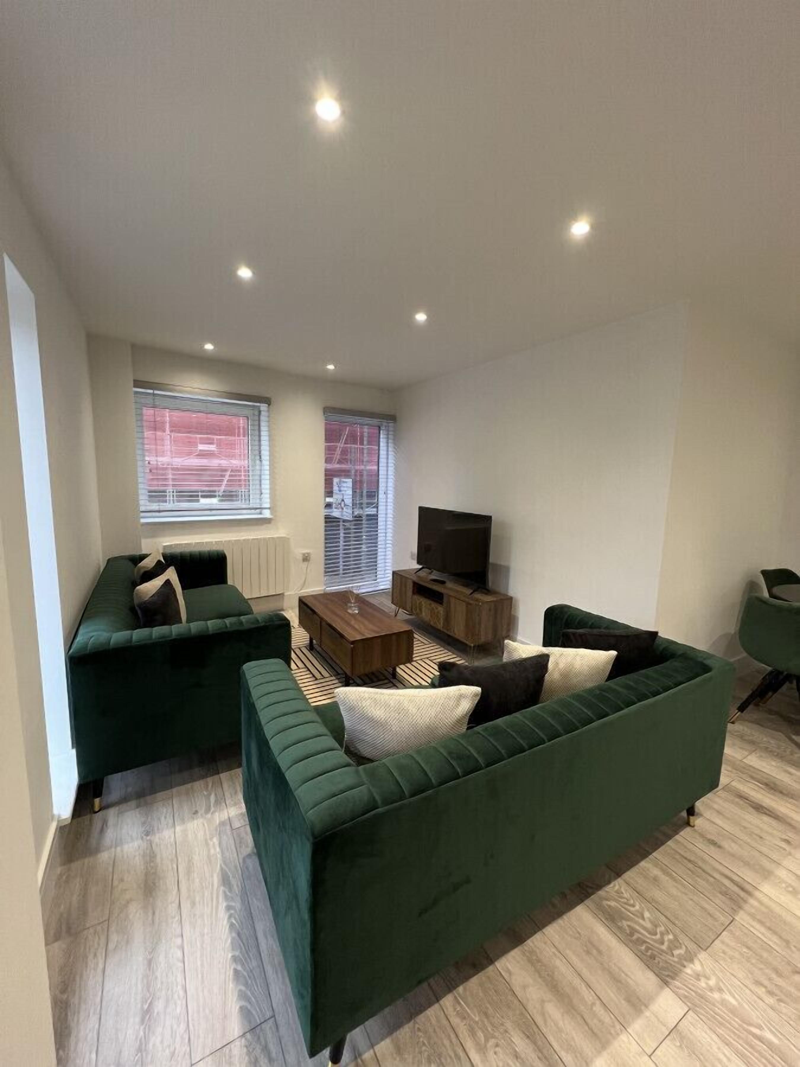 Flat#3, 1 Portesbery Road, Camberley · Beautiful 2 Bedroom Stunning House in Central Town