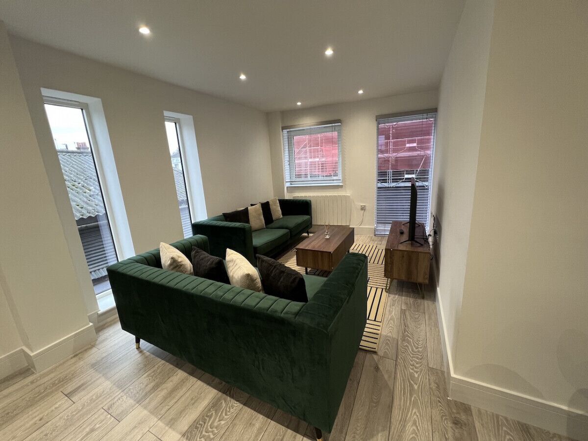 Flat#1, Portesbery Road, Camberley · Lovely and Spacious Apartment in Camberley