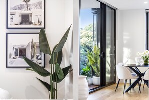 Dining - Sunny Inner City Luxury With Park Views (Waterloo)