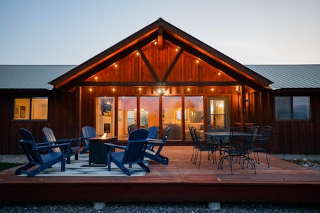 Speisen im Freien. Clean and Chic Mountain Home w/ Stunning Teton Views