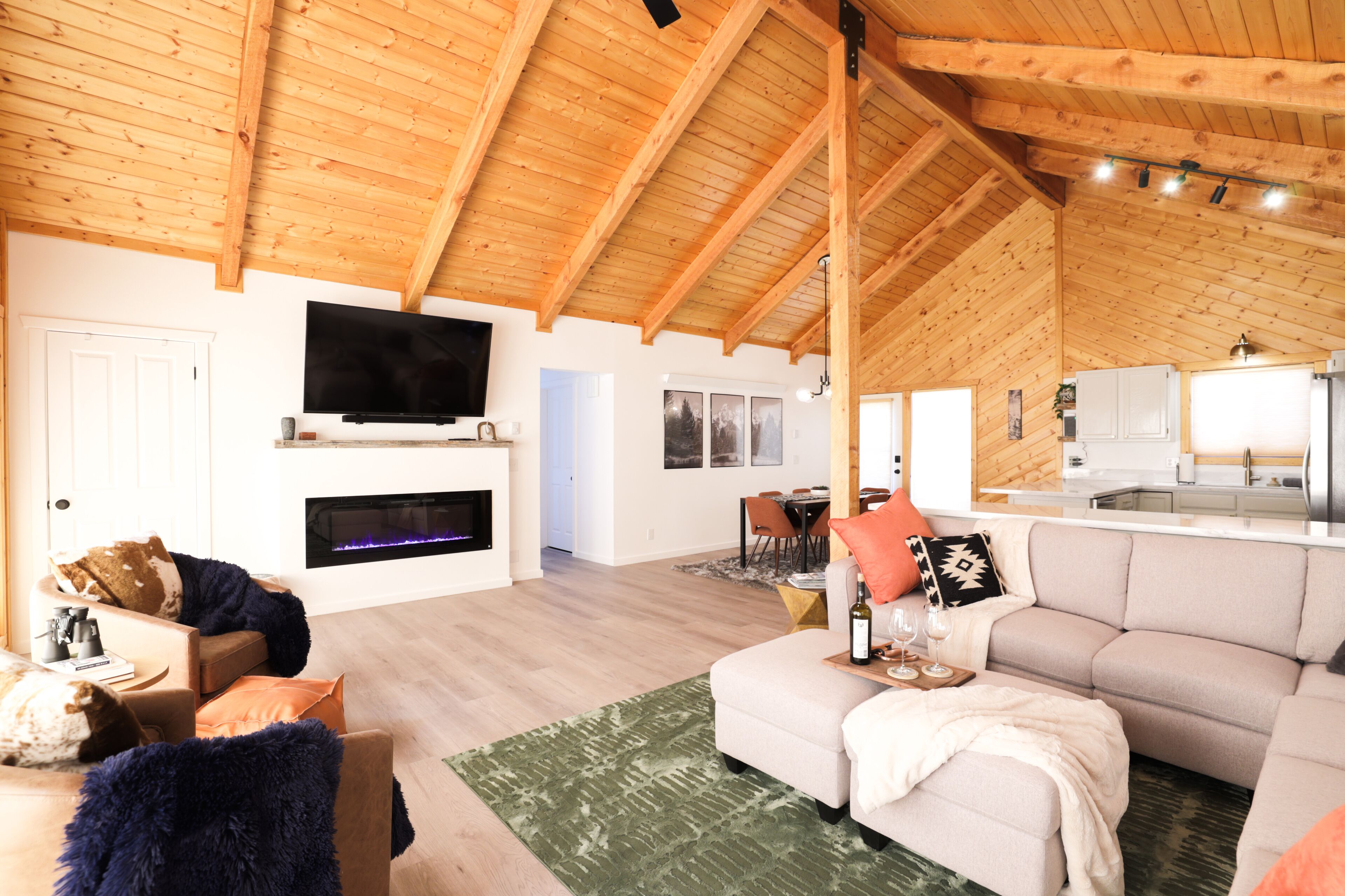 Smart-tv och eldstad
