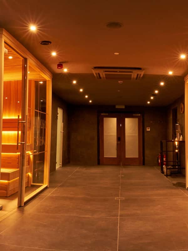 Sauna, steam room, body treatments, aromatherapy, hot stone massages