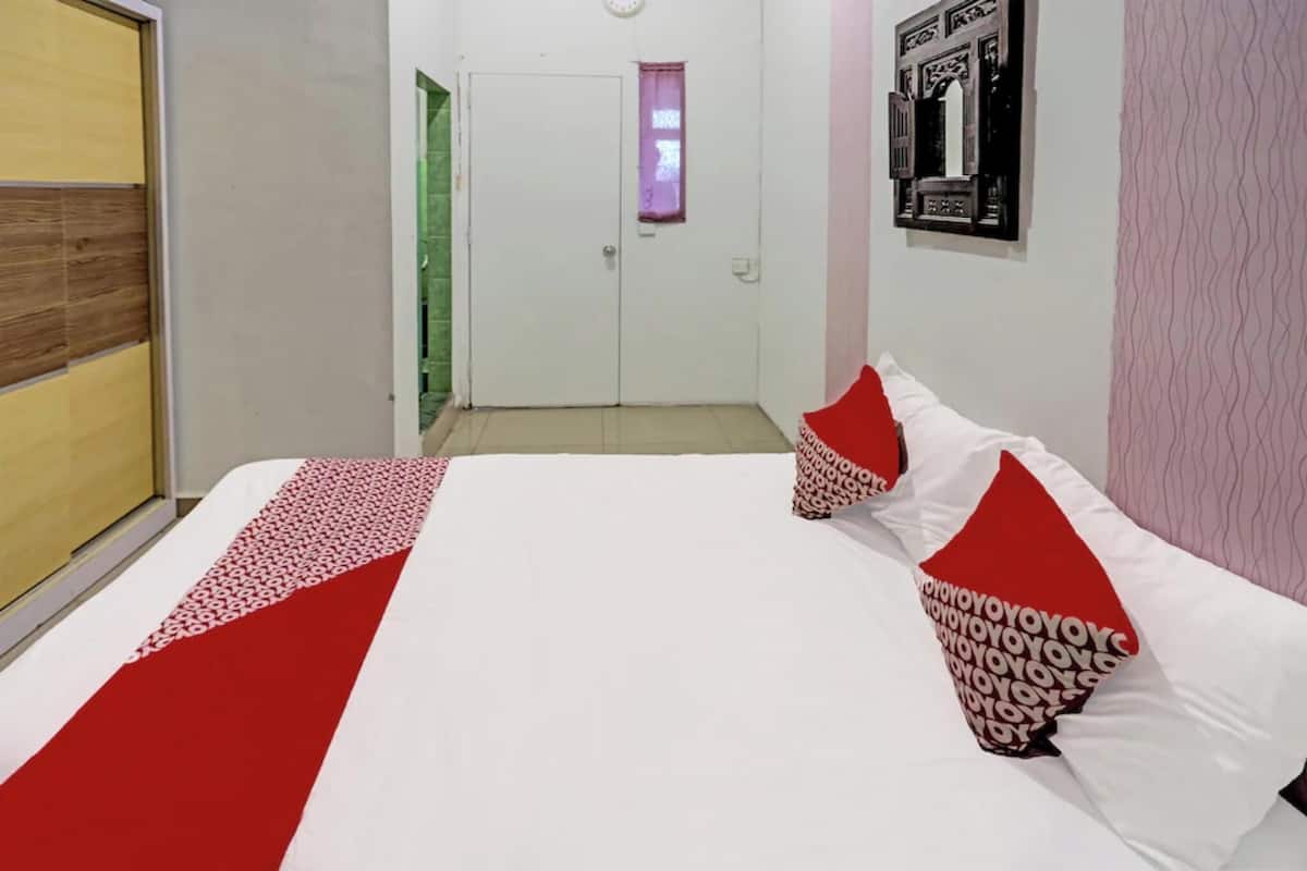 WiFi (free), bed sheets