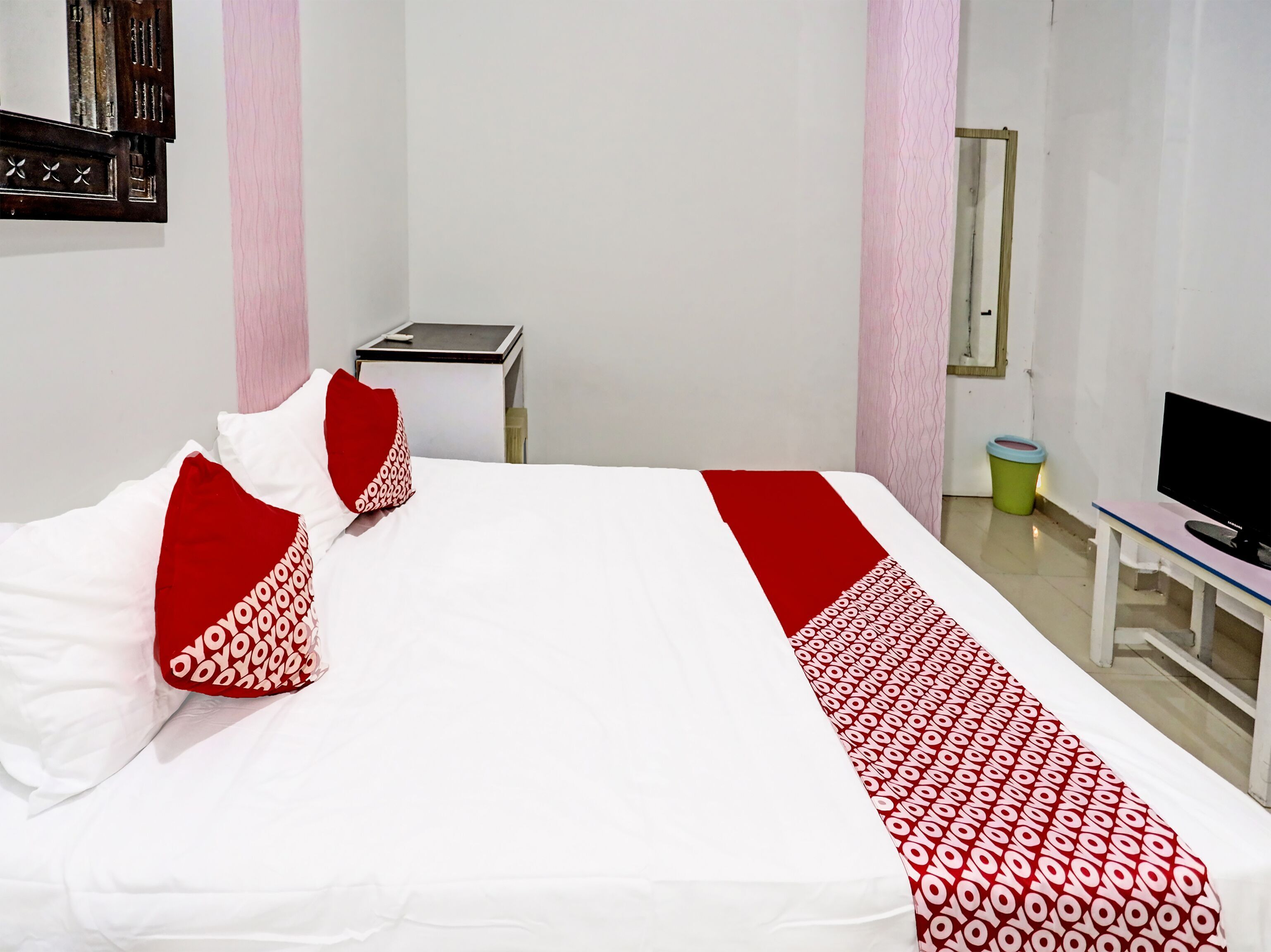 Free WiFi, bed sheets