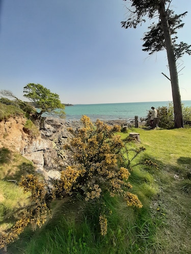 In a private estate, charming cottage near the beaches, refurbished in 2023