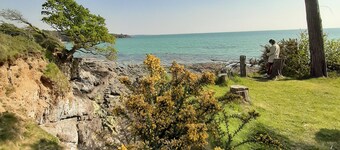 In a private estate, charming cottage near the beaches, refurbished in 2023