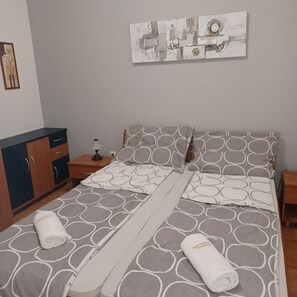 Free WiFi, bed sheets