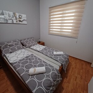 Free WiFi, bed sheets