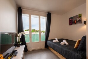 1 bedroom, WiFi, bed sheets
