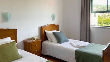 Panoramic Twin Room | Desk, blackout drapes, bed sheets