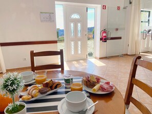 Free daily buffet breakfast - Vinhais Hotel (Vinhais)