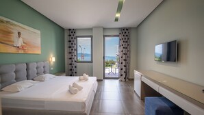 Double Room with Balcony and Sea View | Minibar, soundproofing, free WiFi, bed sheets - Franklin Rooms (Sarandë)
