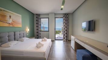 Double Room with Balcony and Sea View | Minibar, soundproofing, free WiFi, bed sheets