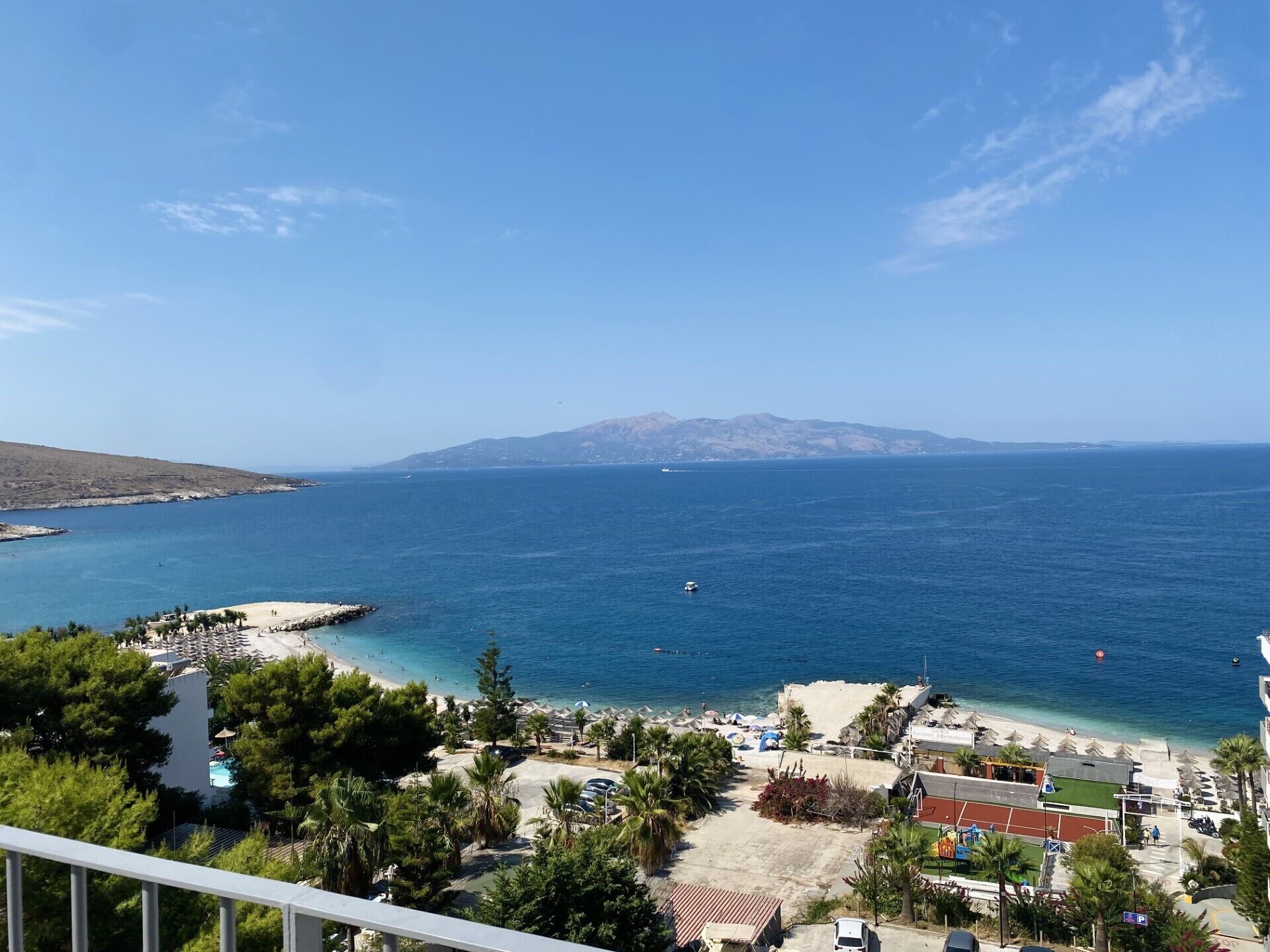 One-Bedroom Suite with Sea View | Beach/ocean view