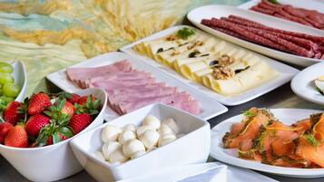 Päivittäinen buffetaamiainen maksusta