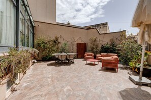 Deluxe Studio Suite | Terrace/patio - Talbot & Bons Aparthotel (Gudja)