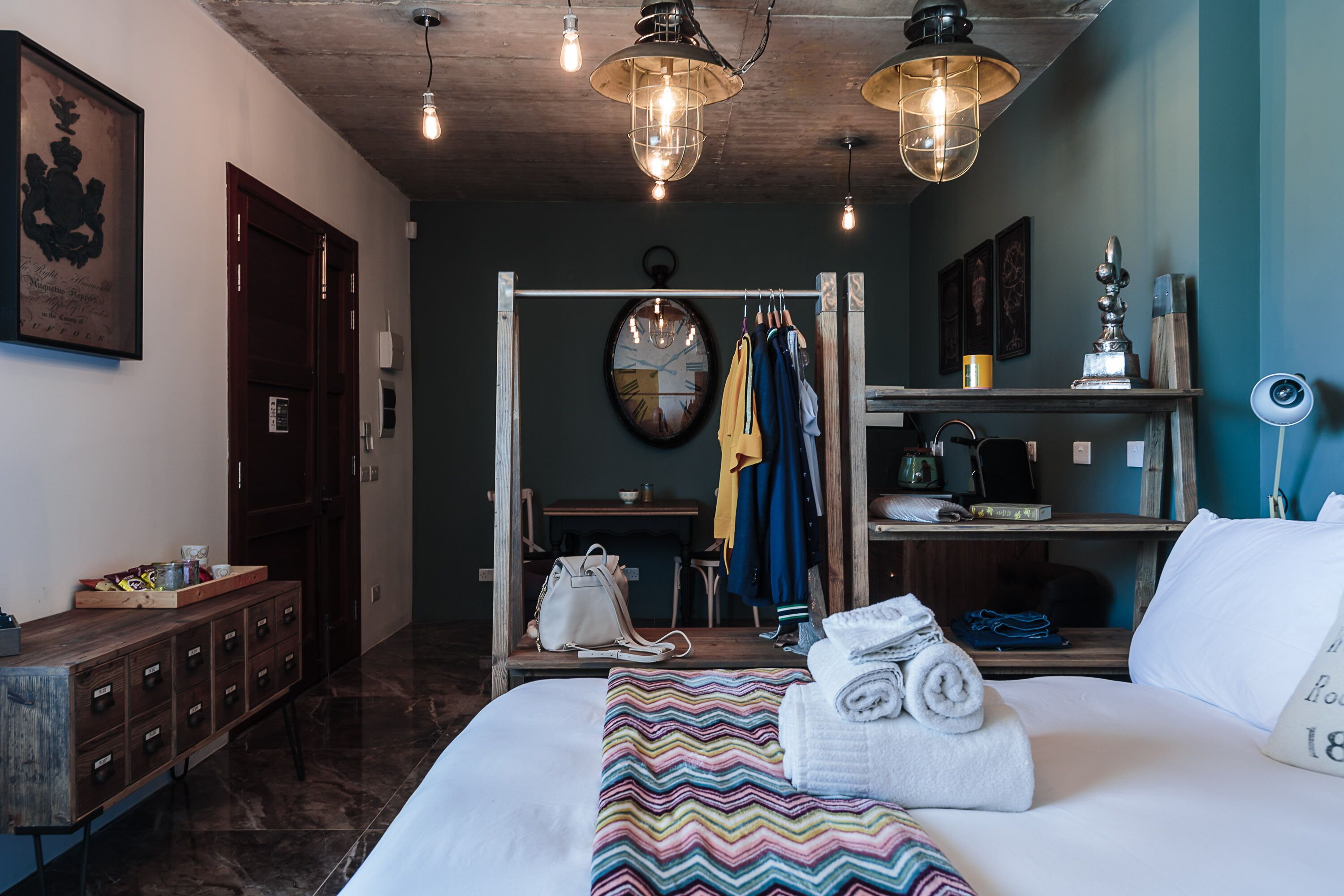 Estudio Confort | Cortinas blackout y wifi gratis 