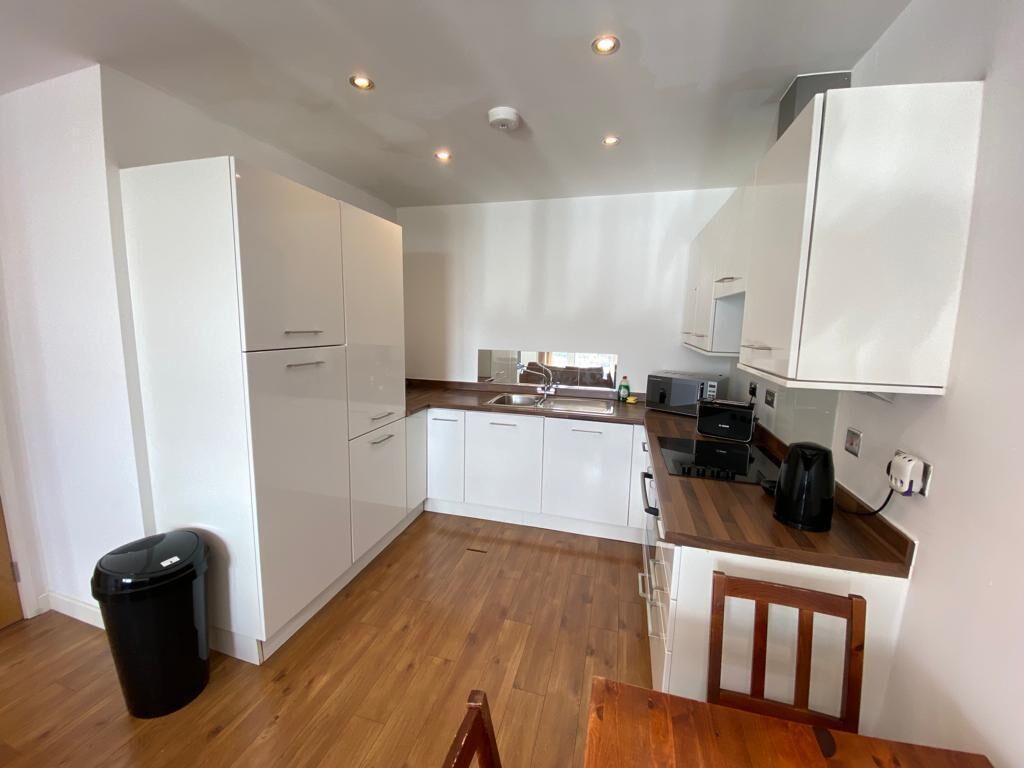 Stratford Westfield Side