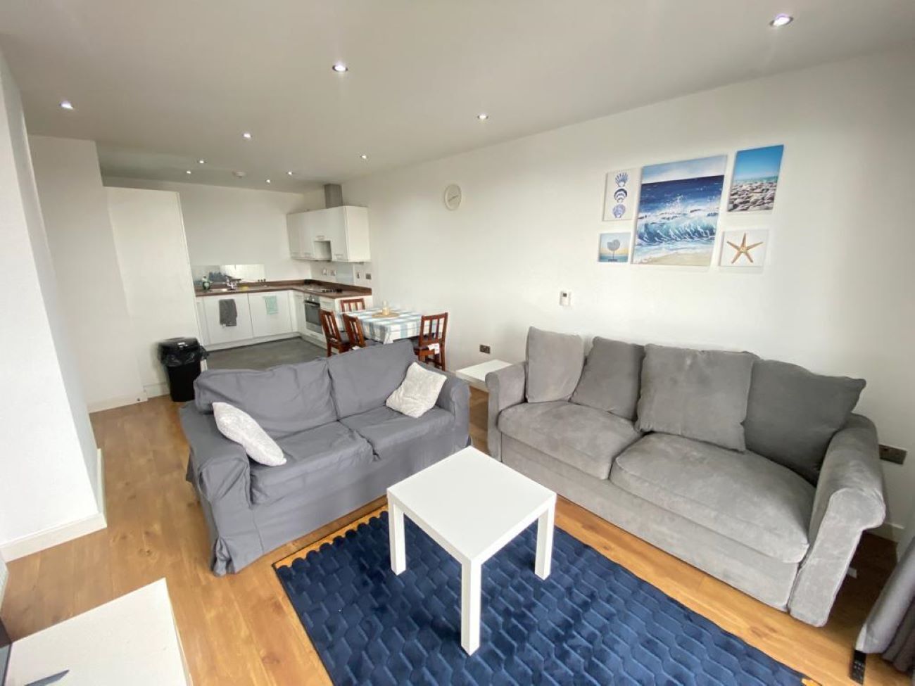 Stratford Westfield Side