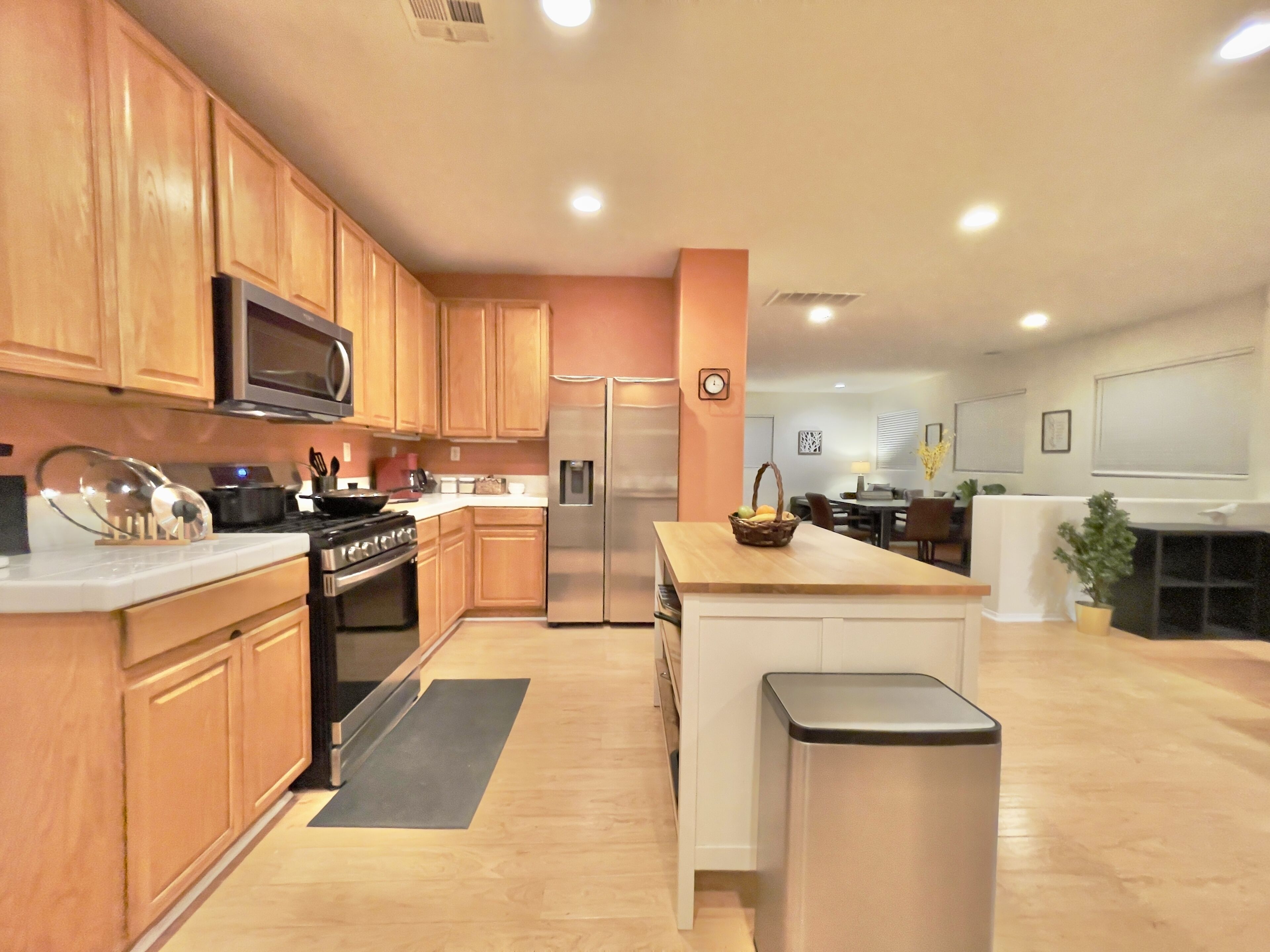 Spacious Modern 7BR 4BA, Garage, Laundry, Sleep 16