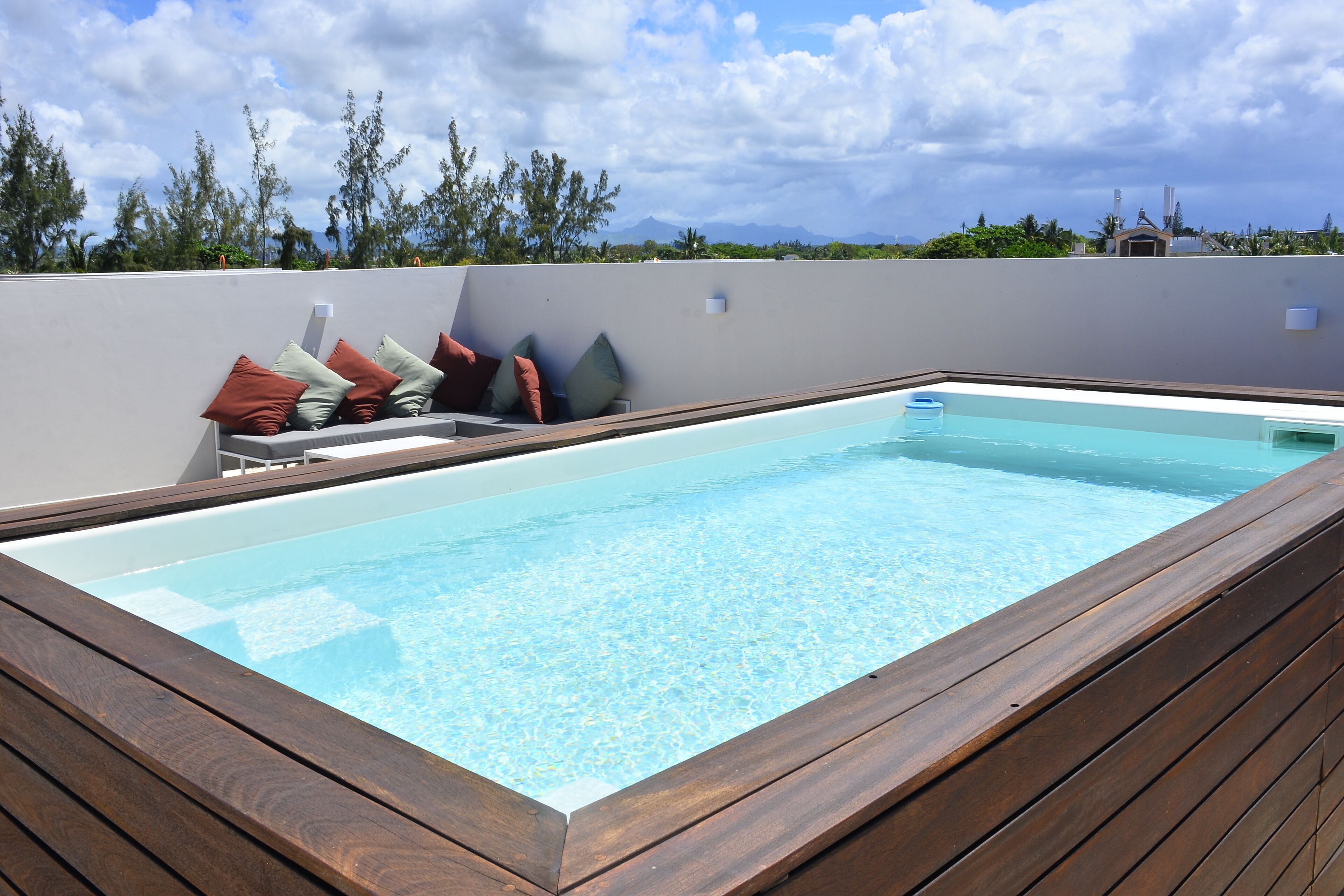 حمّام سباحة خارجي