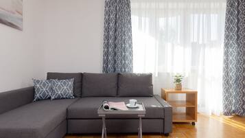 Studio, Balcony | Living room