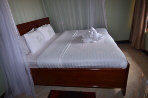 Executive Room | Desk, laptop workspace, free WiFi