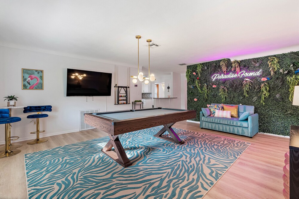 Modern Clearwater Beach House, Heated Pool, Golf!