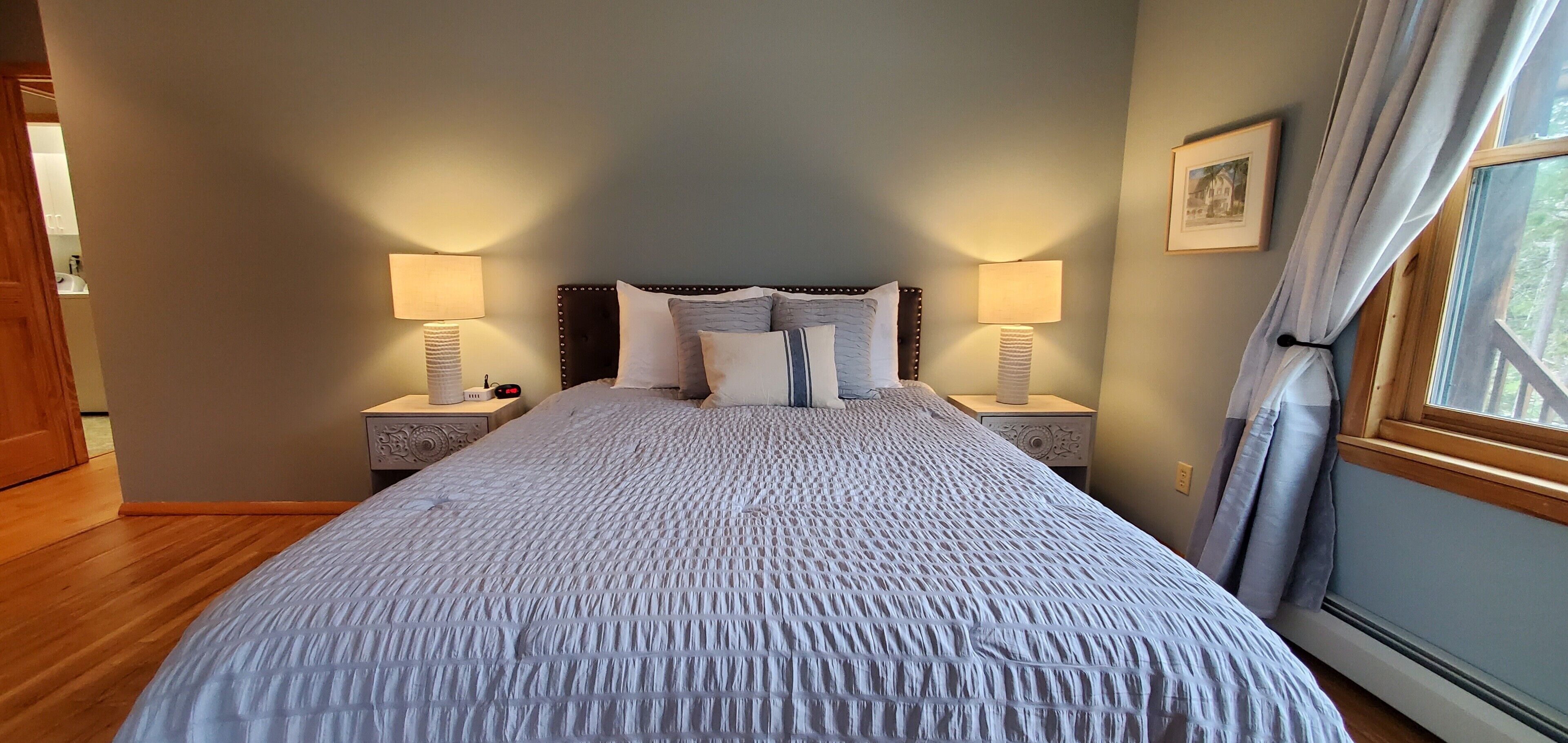 Arbor Lodge Lakehouse: Wooded Lodge with private beach access and dock on Big Platte Lake