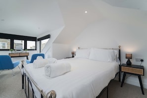 3 habitaciones, tabla de planchar con plancha, wifi y ropa de cama