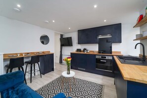 Fridge, oven, toaster, cookware/dishes/utensils
