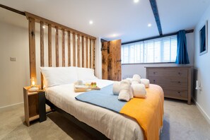 2 habitaciones, escritorio, tabla de planchar con plancha y wifi 