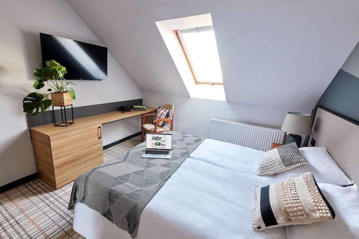 Studio - 1 queensize-säng med bäddsoffa | Skrivbord, arbetsyta för laptop, mörkläggningsgardiner och ljudisolering