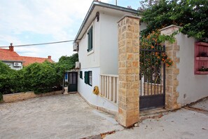 Exterior - Charming apartment  in centar od Supetar (Supetar)