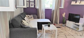 TV - Charming apartment  in centar od Supetar (Supetar)