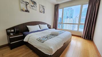 Family Apartment | 3 bedrooms, desk, laptop workspace, blackout drapes